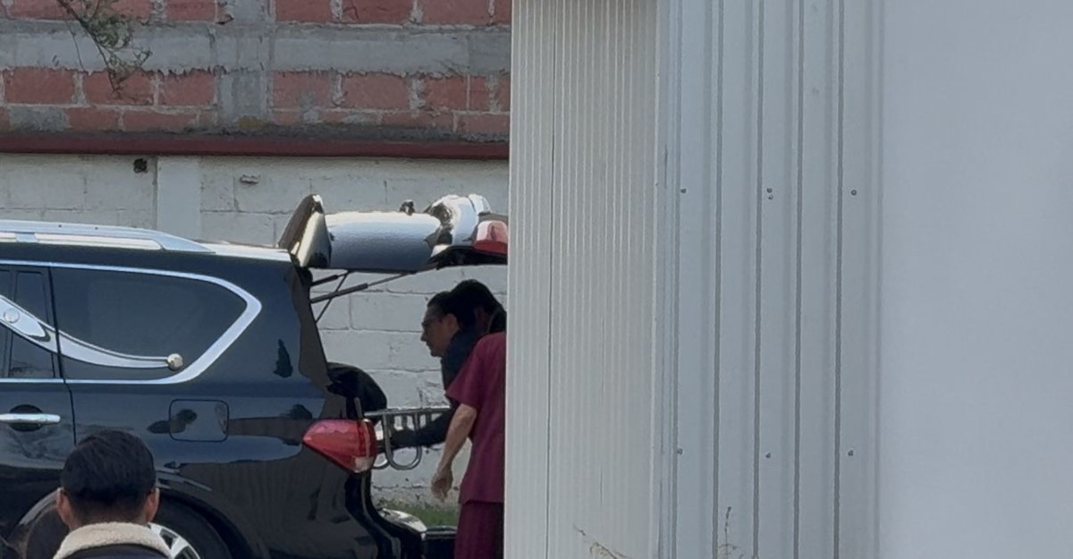 Entregan restos de víctimas de accidente aéreo en Toluca.