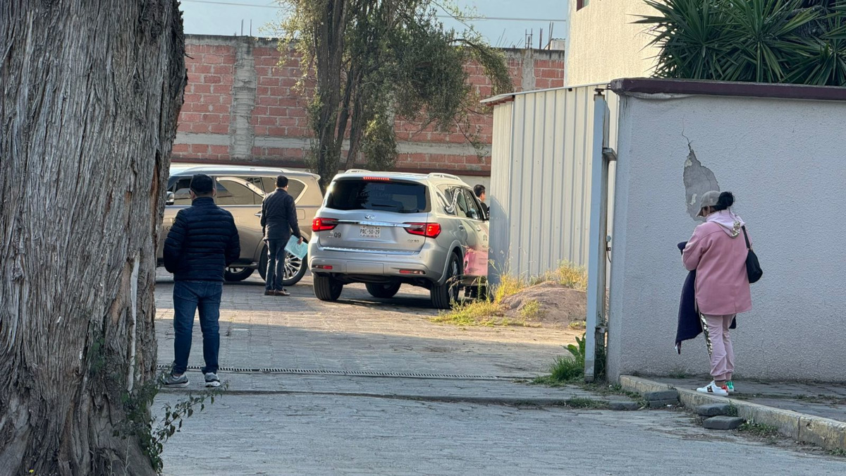 Entregan restos de víctimas de accidente aéreo en Toluca.
