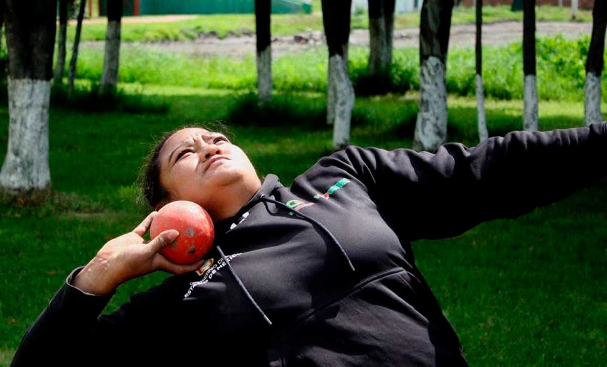 Gloria Zarza, atléta paralímpica busca estar en los Juegos Paralímpicos de los Ángeles.