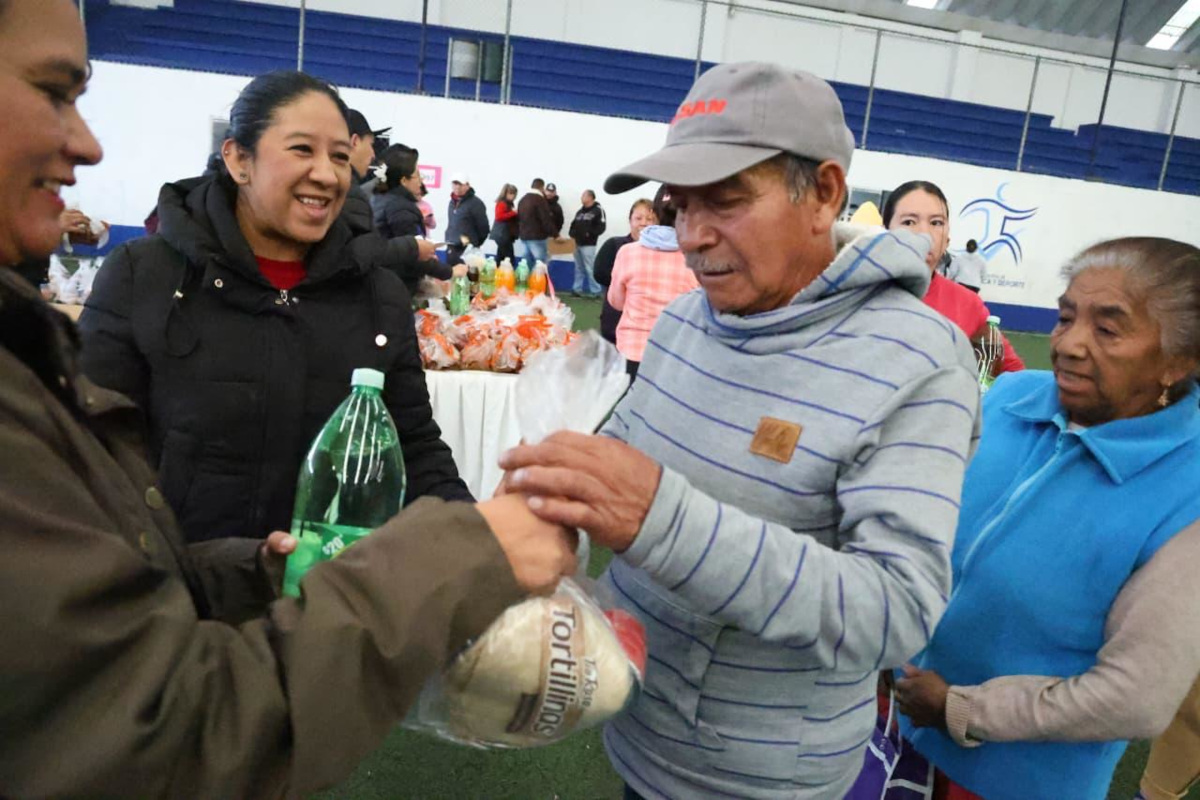 Huixquilucan entrega 20 mil cenas navideñas a familias de escasos recursos
