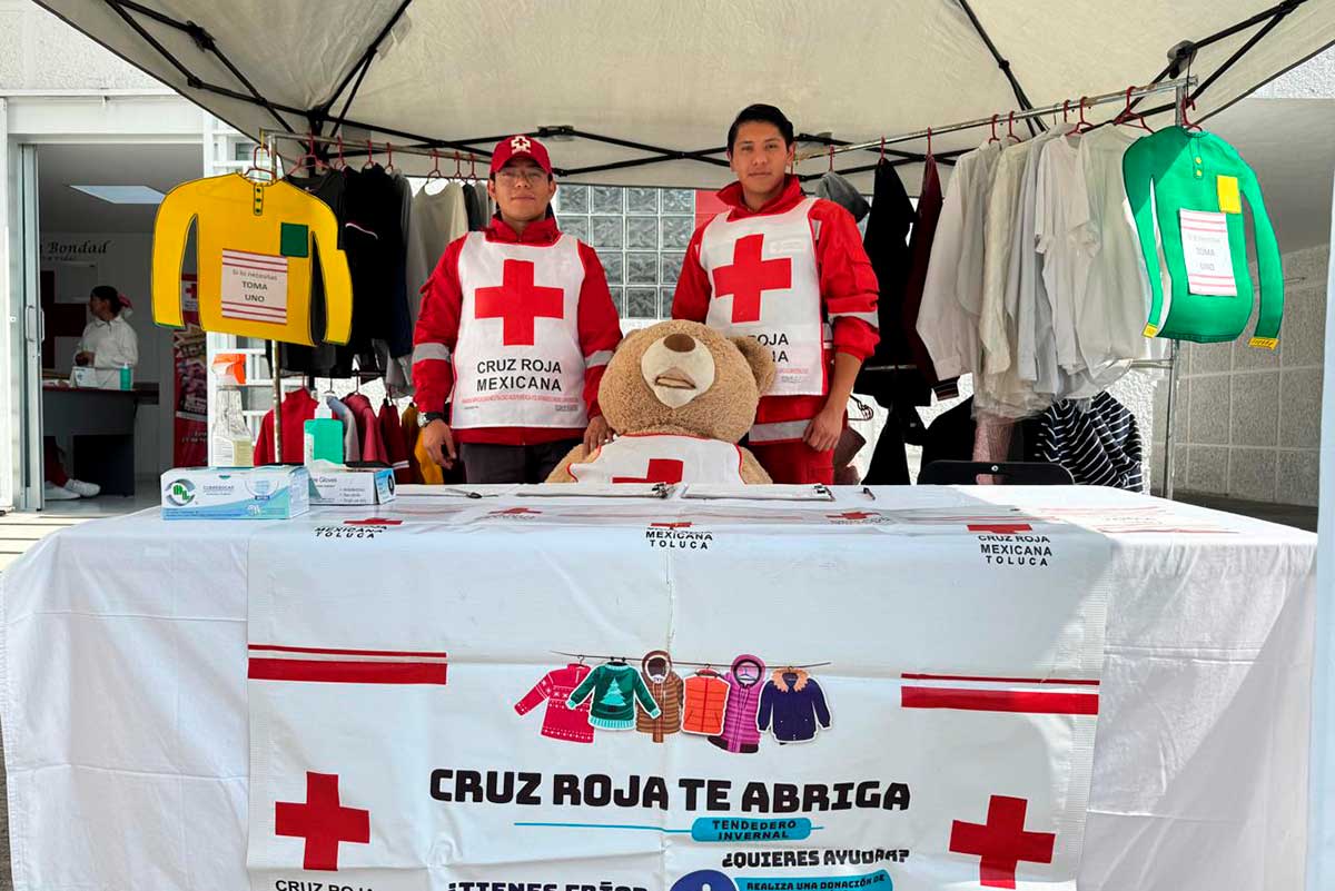 Instala Cruz Roja Toluca “Tendedero Invernal” y abre colecta de juguetes para el Día de Reyes