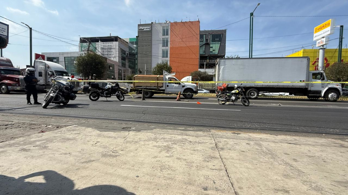 Motociclista pierde la vida tras ser atropellado por un tráiler en Toluca