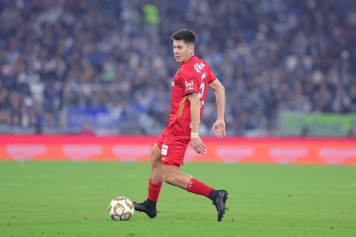 Rayados de Monterrey toma ventaja sobre Toluca en juego de semifinales del Apertura 2025.