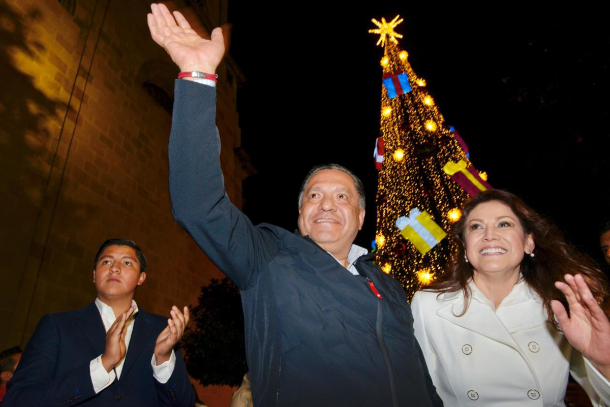Ricardo Moreno en el encendido del Árbol Navideño de Toluca.
