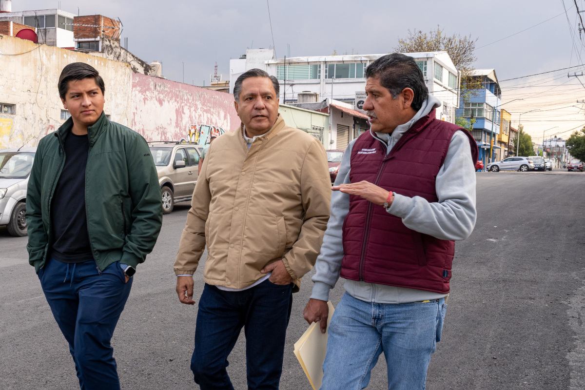 Ricardo Moreno rehabilita calles u vialidades en Toluca.