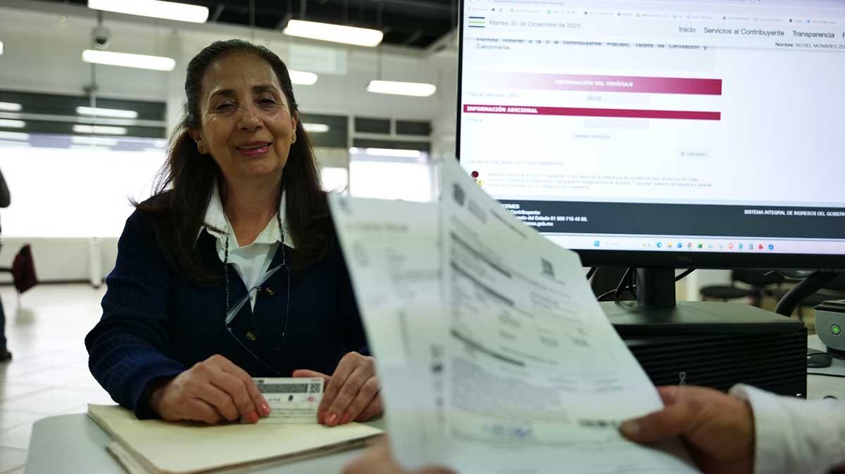 Gobierno del Edomex invita a obtener placas vehiculares de la entidad.