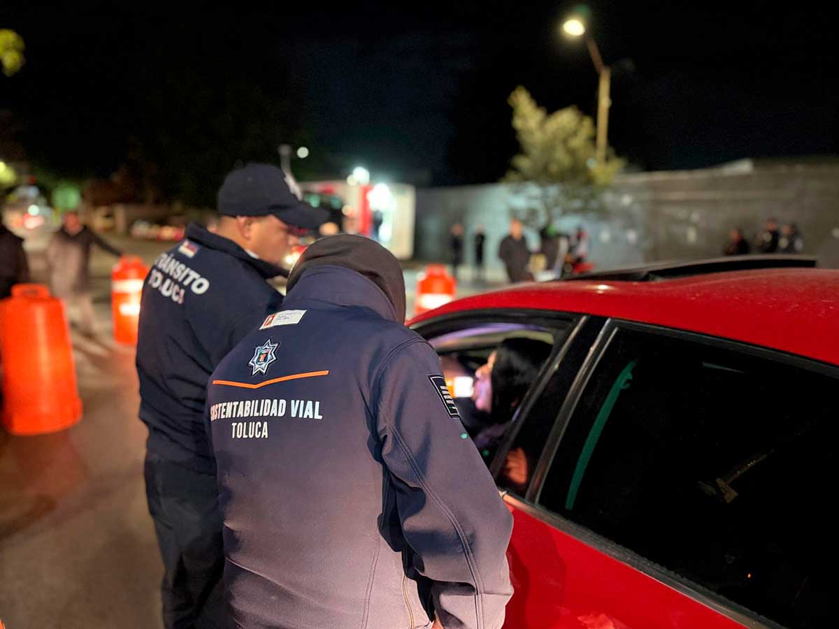 Operativo anti alcohol a condustores en Toluca.