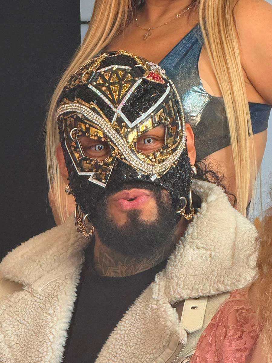 Luchador Diamante Azul se presenta en Toluca.