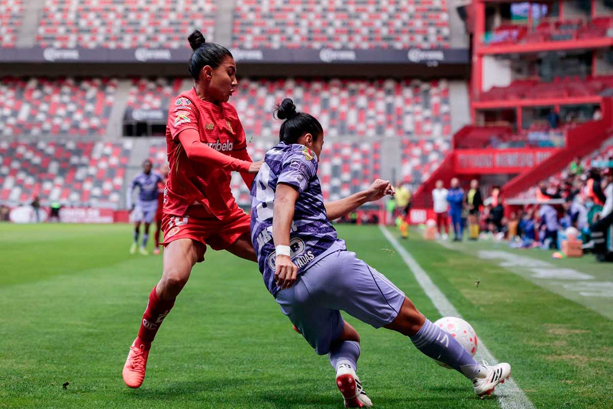 Gol agónico de Tigres femenil rompe el invicto del Toluca en el Nemesio Diez