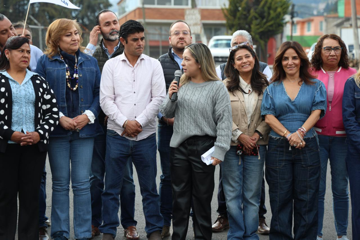 Huixquilucan entrega carretera repavimentada.