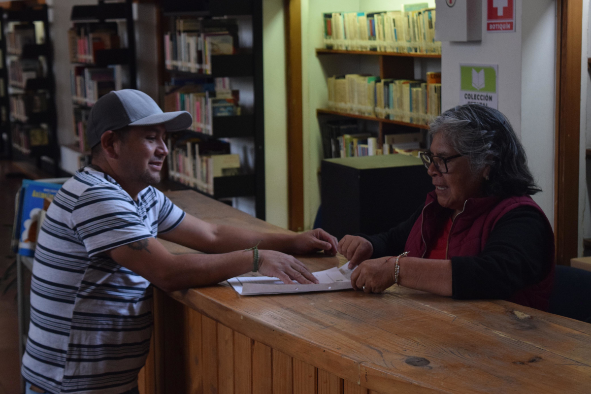 Invita Ricardo Moreno a descubrir el tesoro más antiguo que vive en las bibliotecas de Toluca