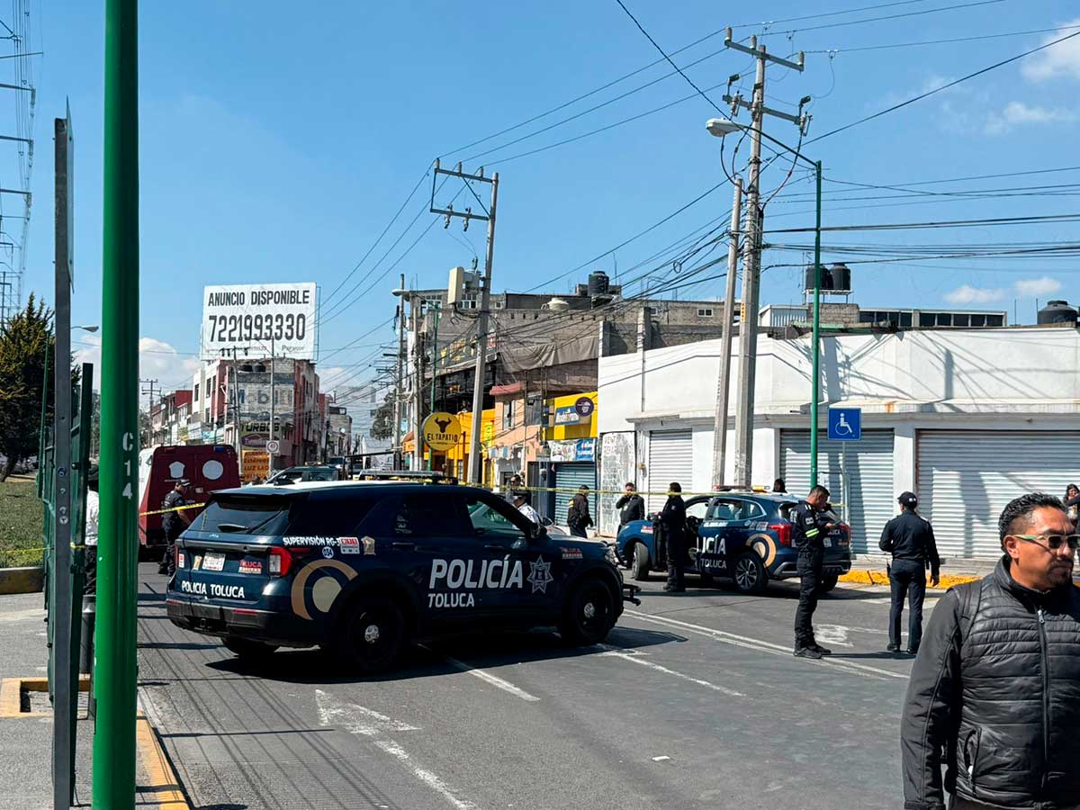 Autobus de Toluca atropella a abuelito en las Torres.