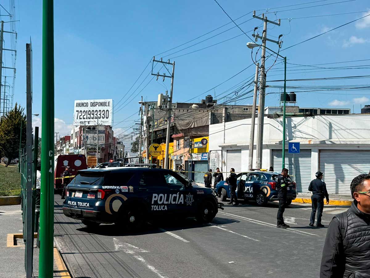 Autobus de Toluca atropella a abuelito en las Torres.