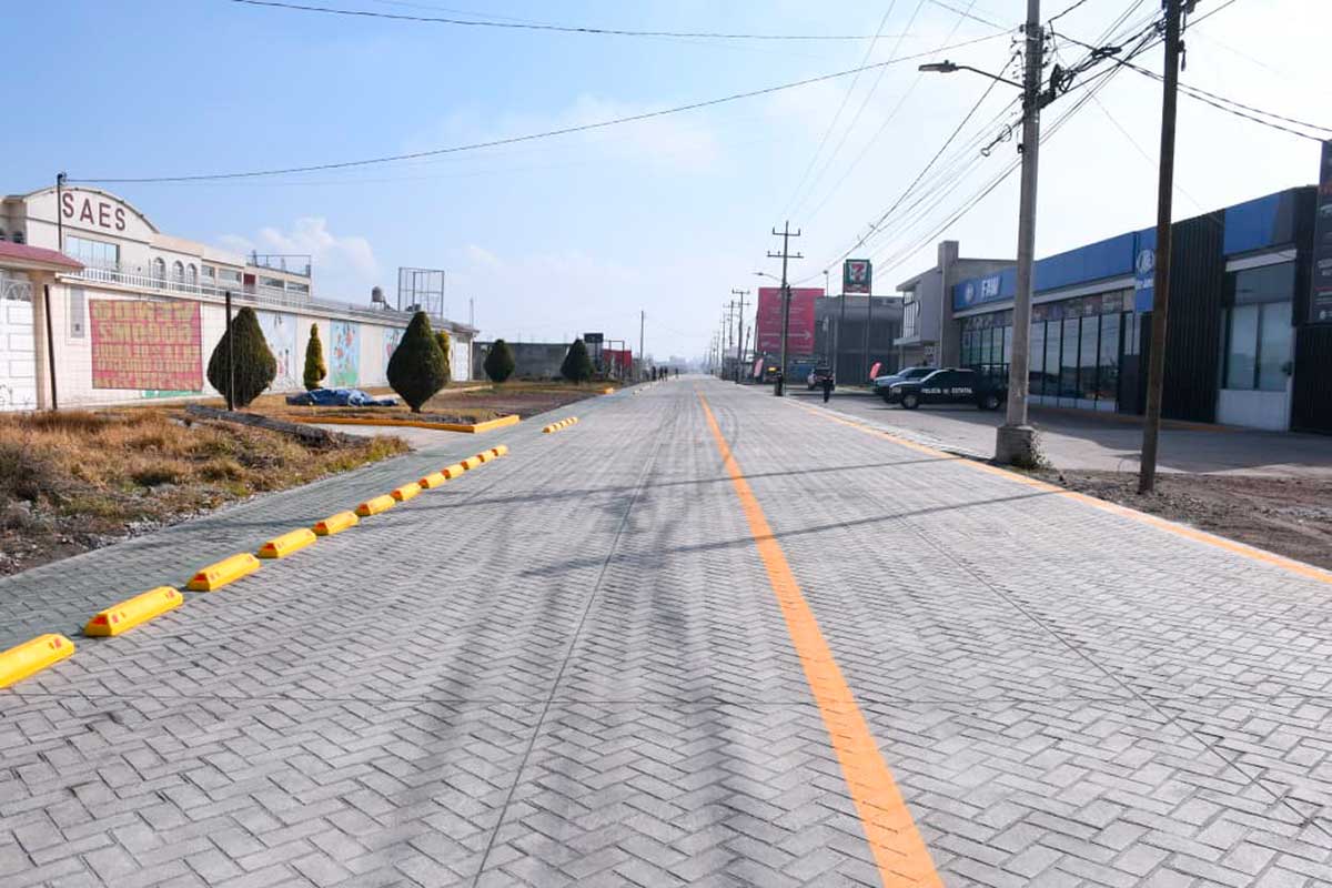 Obras en avenida de municipio de Edoméx.