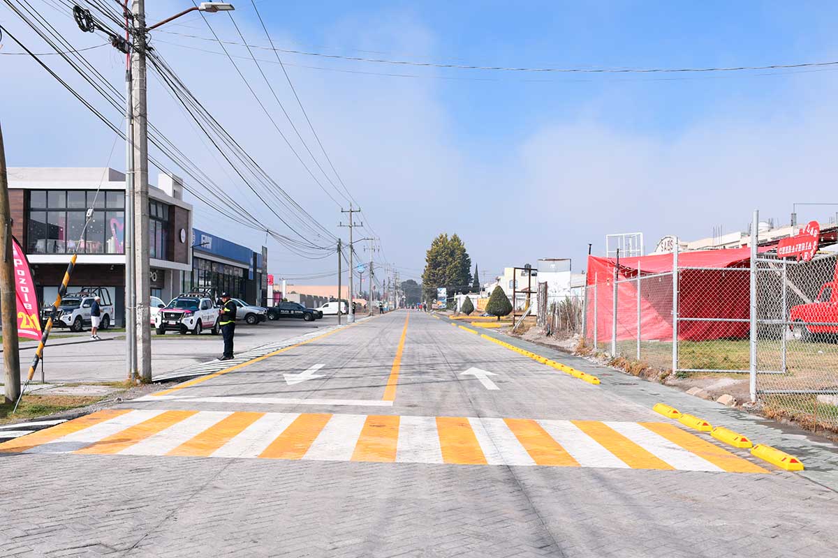 Obras en avenida de municipio de Edoméx.