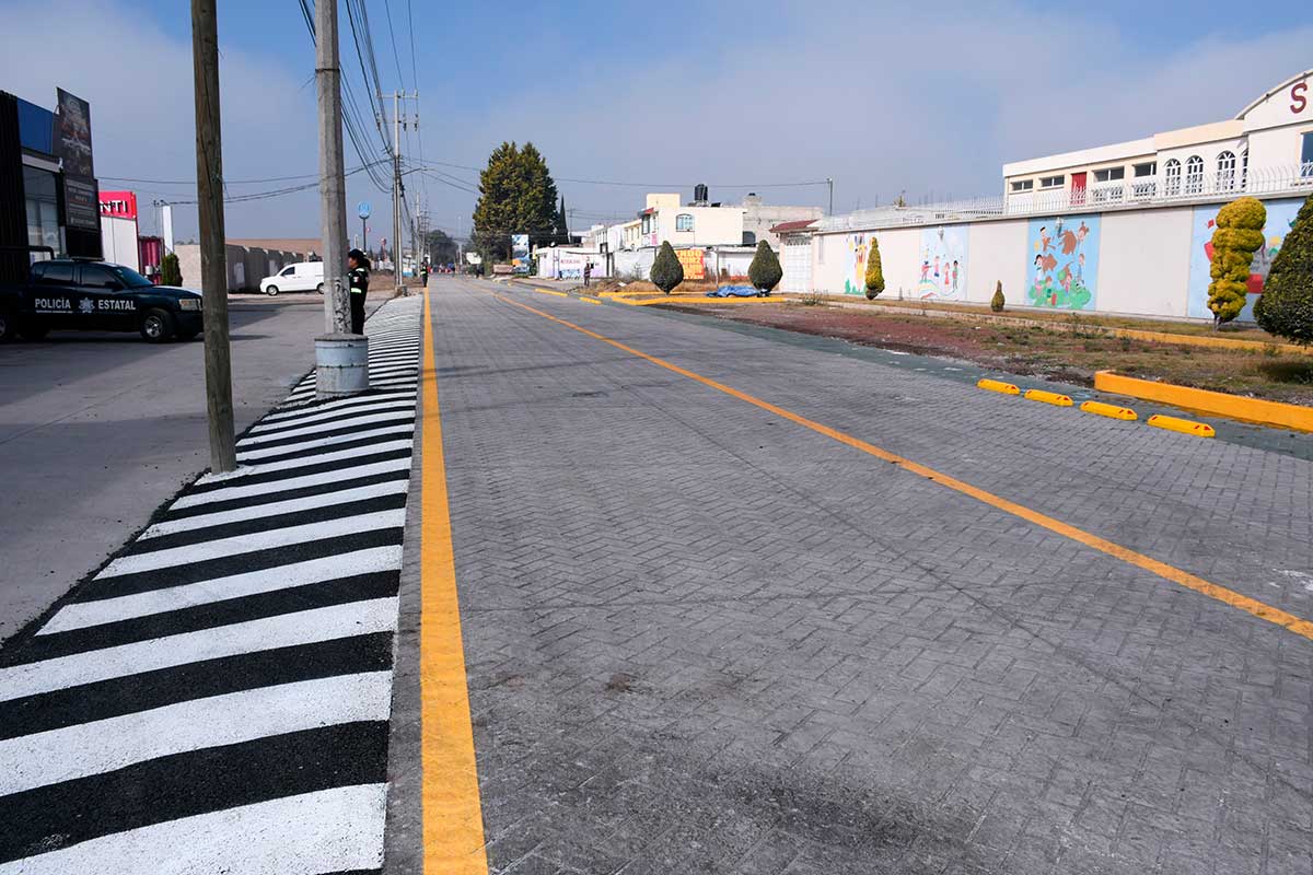 Obras en avenida de municipio de Edoméx.