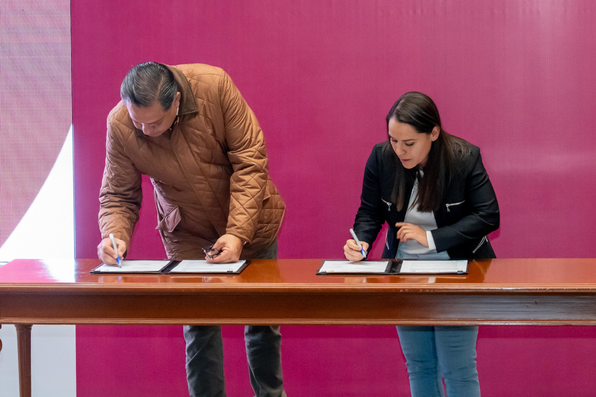 Toluca firma convenio con INEA.
