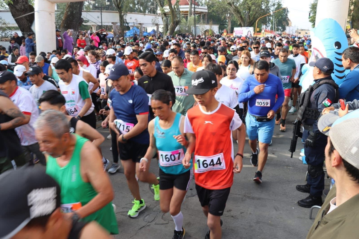 Participantes de la Carrera de Día de Reyes en Zinacantepec.