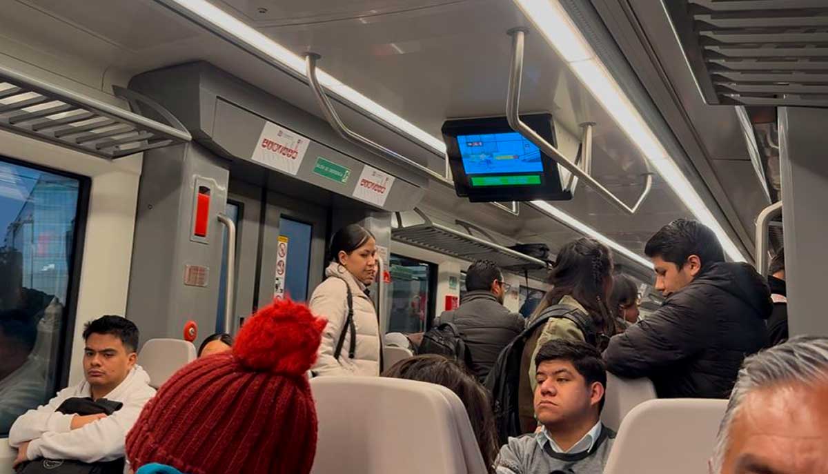 Alta demanda provoca retrasos en viajes de Toluca a Observatorio en el tren “El Insurgente”
