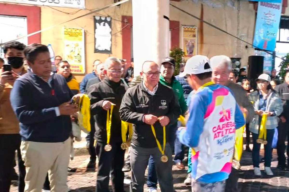 Más de 600 corredores celebran San Valentín con carrera nocturna 5K en Zinacantepec