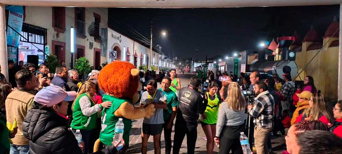 Carrera nocturna por el Día del Amor y la Amistad.
