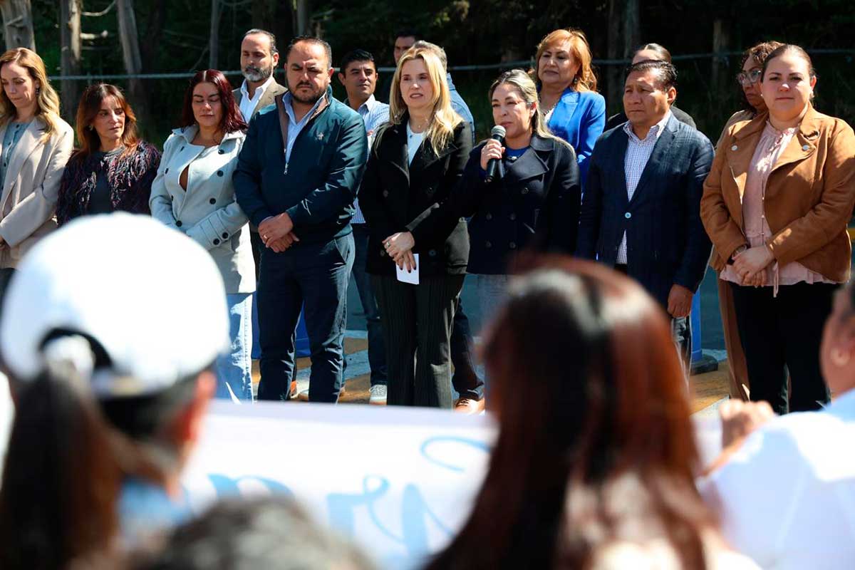 La presidenta municipal de Huixquilucan, Romina Contreras Carrasco, entrega medernización de carretera.