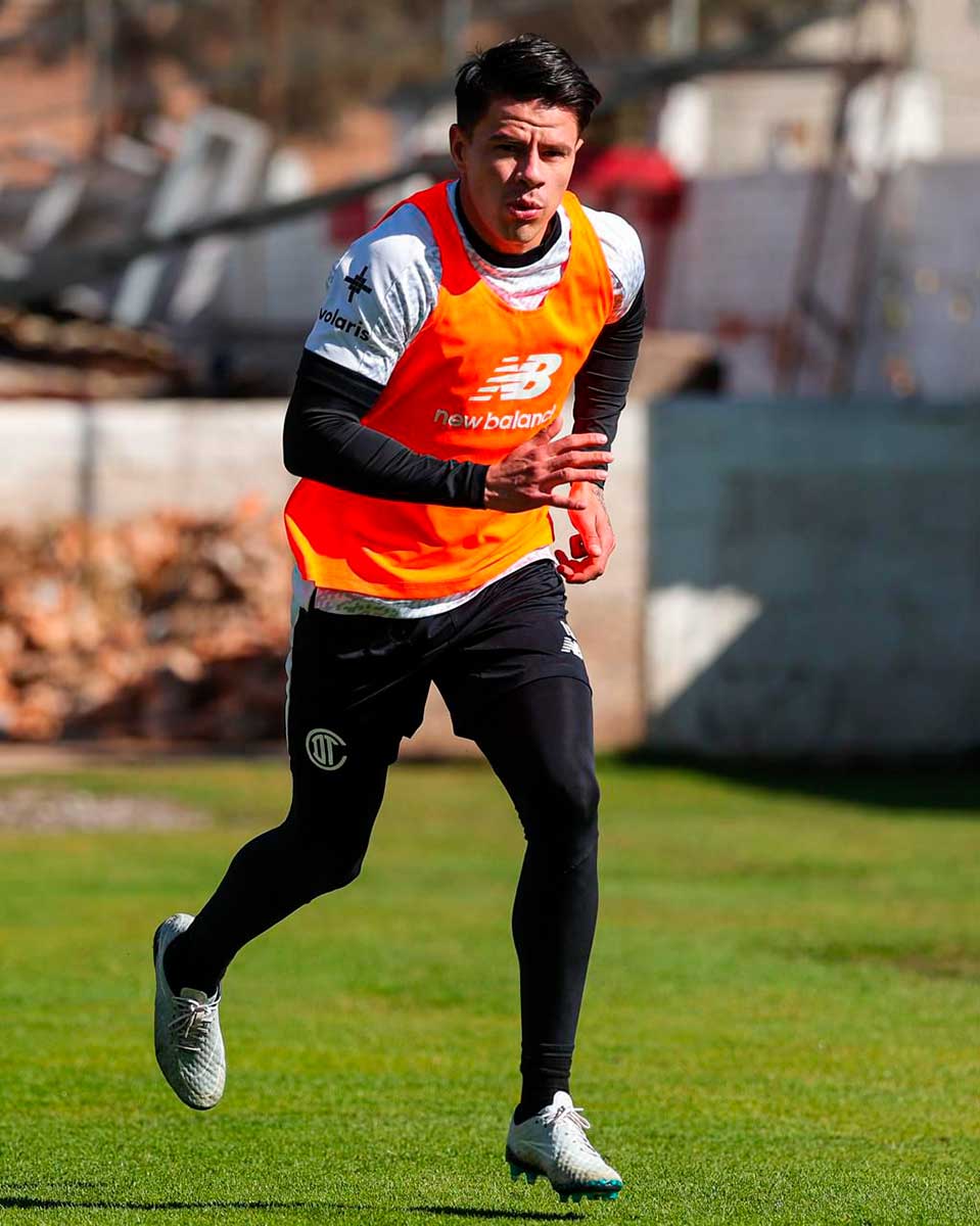 Pável Pérez, jugador del Toluca en entrenamiento.