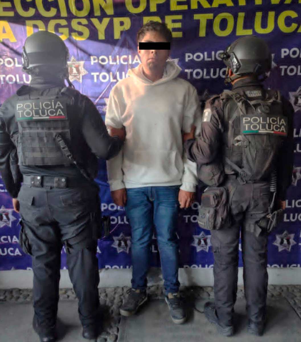 Policía de Toluca detiene a presuntos delincuentes.