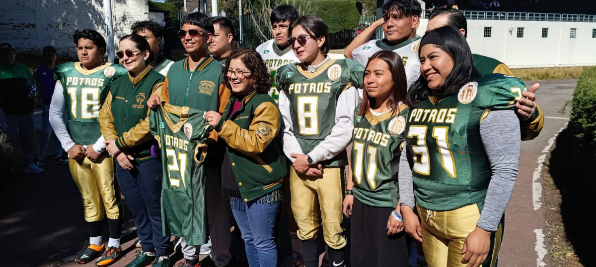 Rectora Patricia Zarza inaugura el segundo PotroBowl y reconoce a campeones juveniles de futbol americano