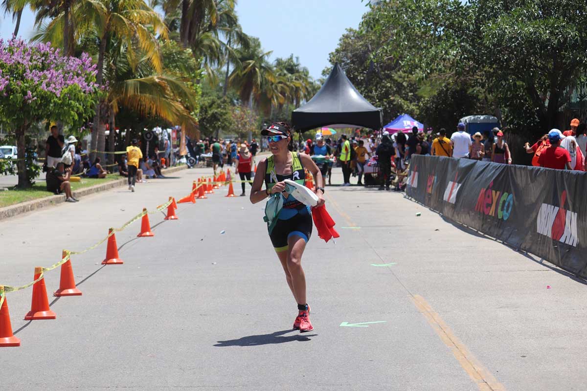Universitaria de la UAEMéx y triatleta de largas distancias: Karla Munguía Vélez inspira con disciplina y resiliencia