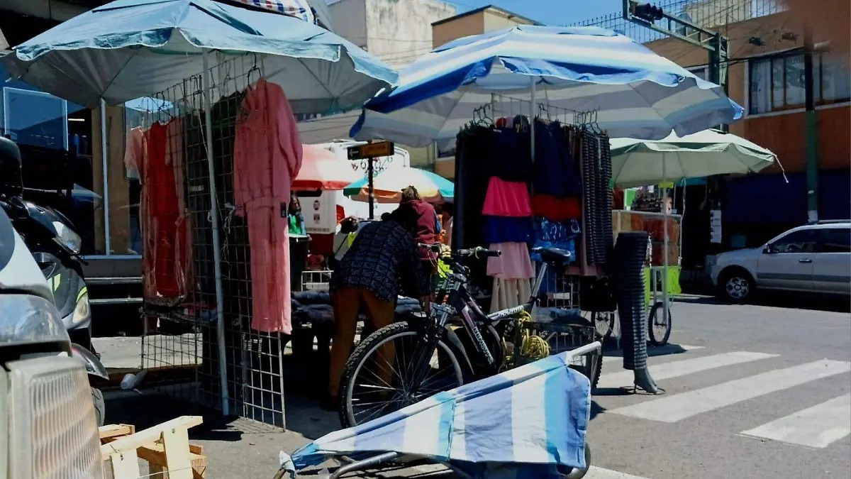 Ambulantaje y deterioro afectan al mercado 16 de Septiembre en Toluca