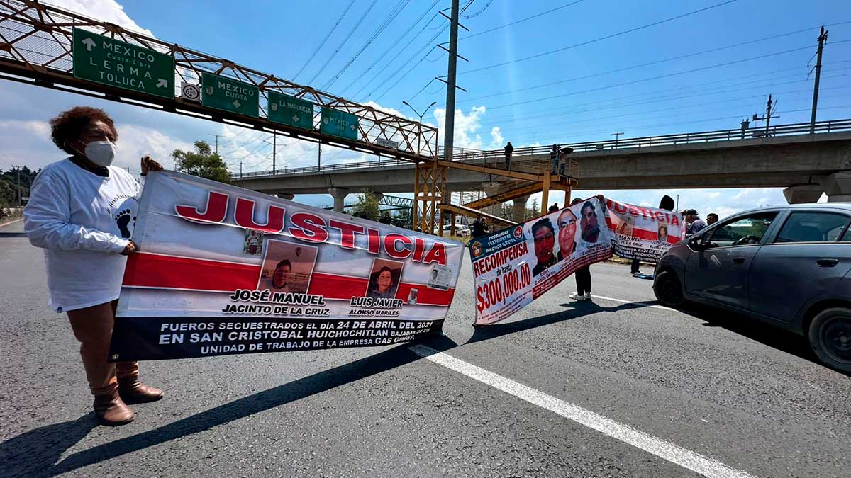 Bloquean carretera México-Toluca para exigir búsqueda de gaseros desaparecidos