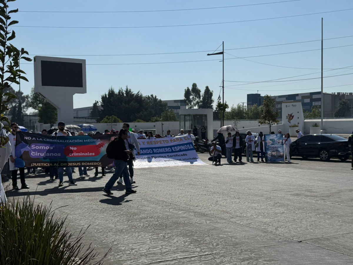 Manifestación en Toluca por médico en proceso penal.