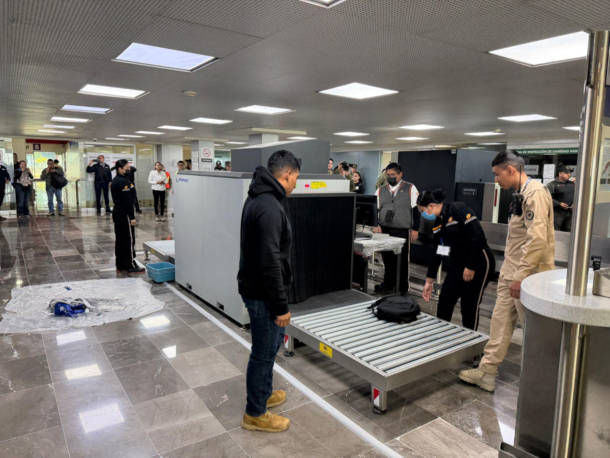 Simulacro de emergencia en el Aeropuerto Internacional de Toluca.