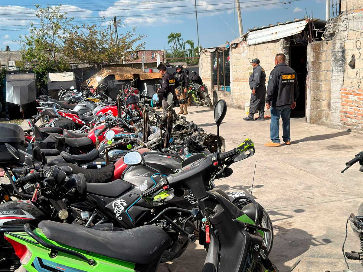 Operativo en Toluca desmantela banda de robo de motocicletas.