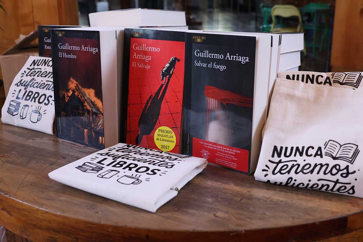 Presentación del libro Hombre de Guillermo Arriaga en PrimaverArte Toluca.