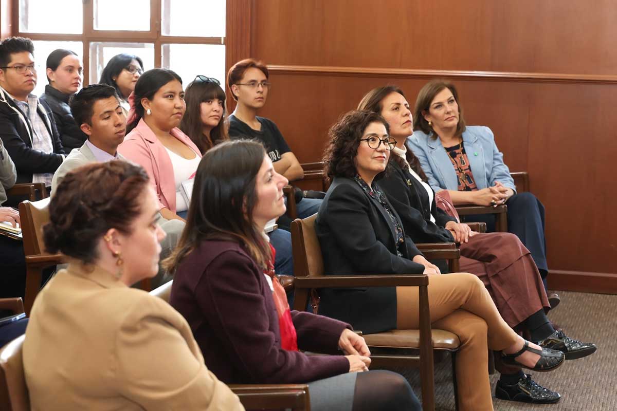 Conferencia en la UAEMéx.