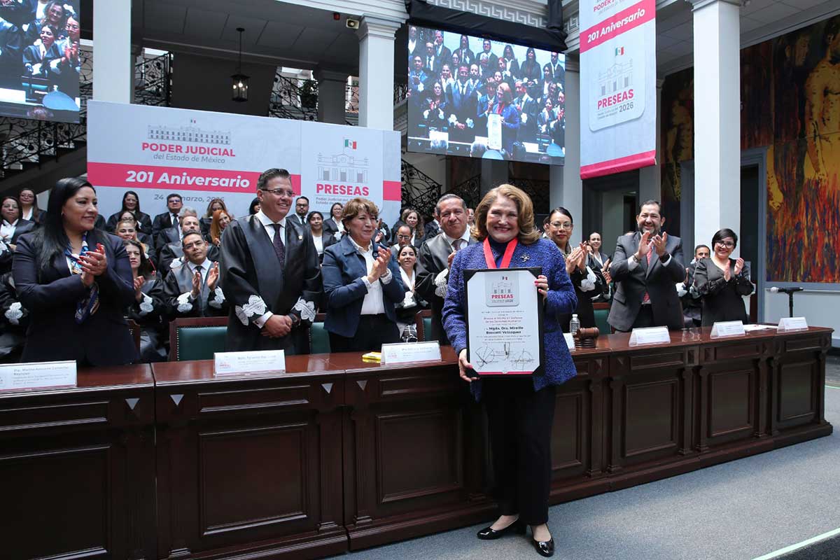 El Poder Judicial del Estado de México celebra 201 años con entrega de preseas a juristas.