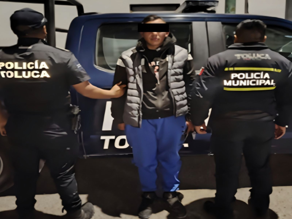 Policía de Toluca recupera cuatro vehículos robados y detiene a cuatro personas