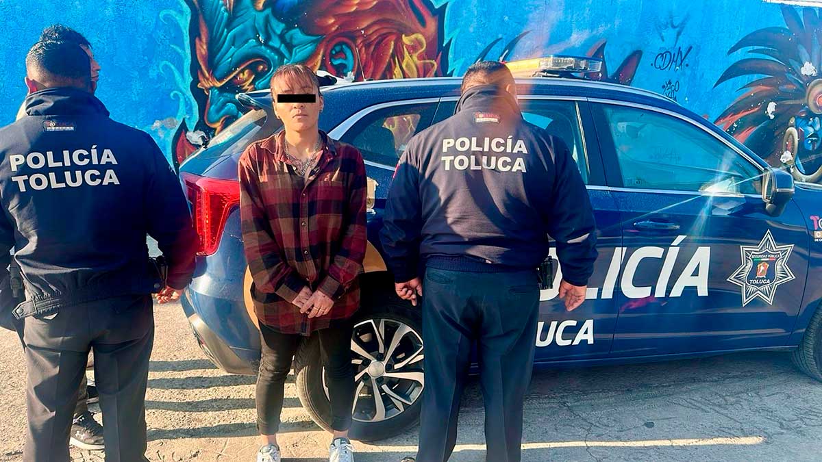 Policía de Toluca recupera equipo robado en secundaria y detiene a tres personas