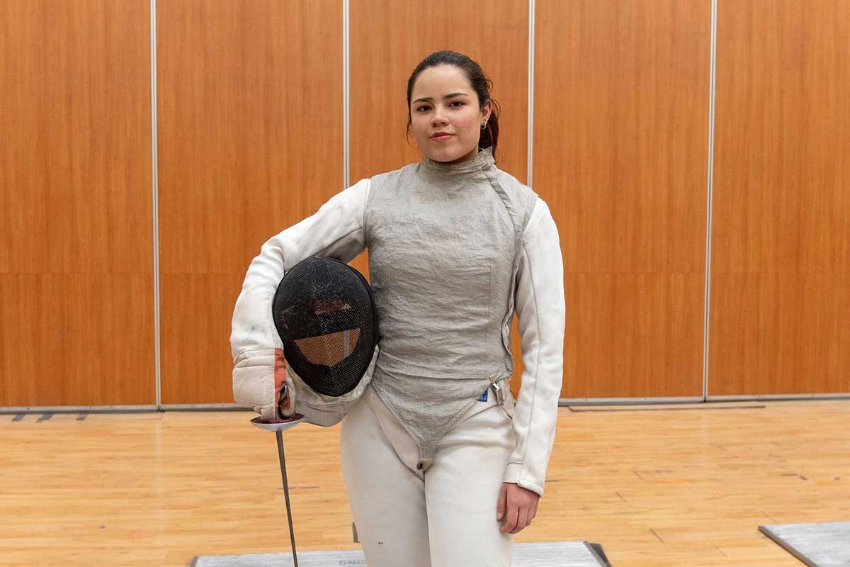 Atleta de esgrima de la UAEMéx.