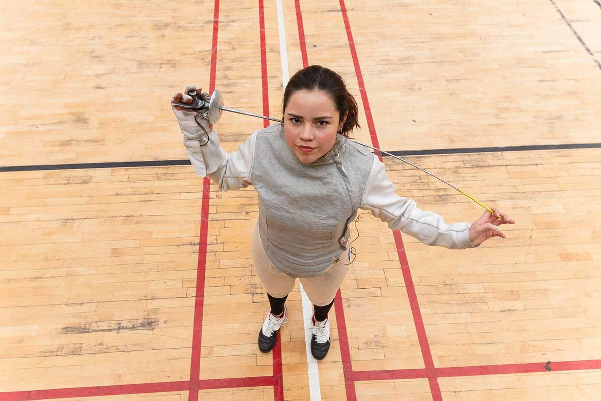 Atleta de esgrima de la UAEMéx.