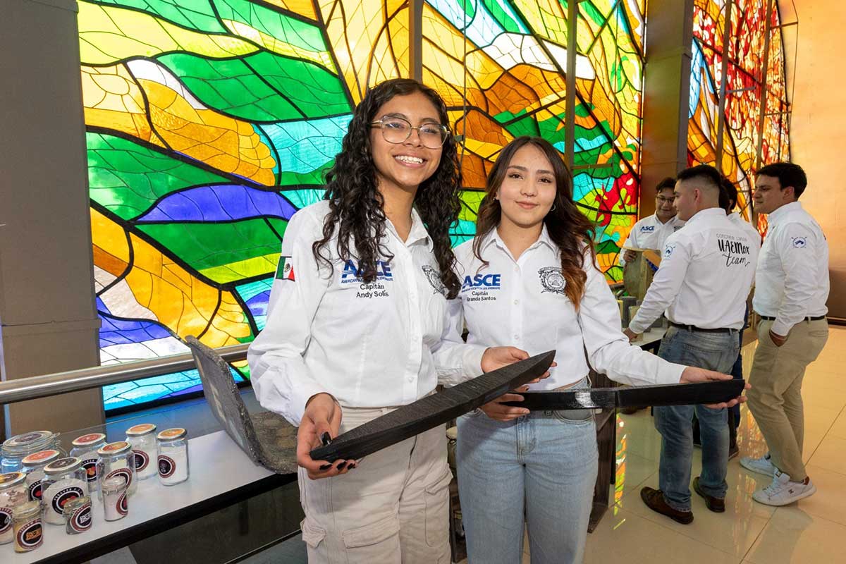 Estudiantes de ingenieria de la UAEMéx.