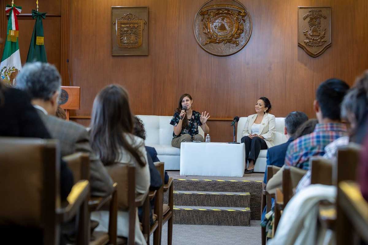 Anaclara Muro Chávez reflexiona en la UAEMéx sobre la escritura desde el cuerpo