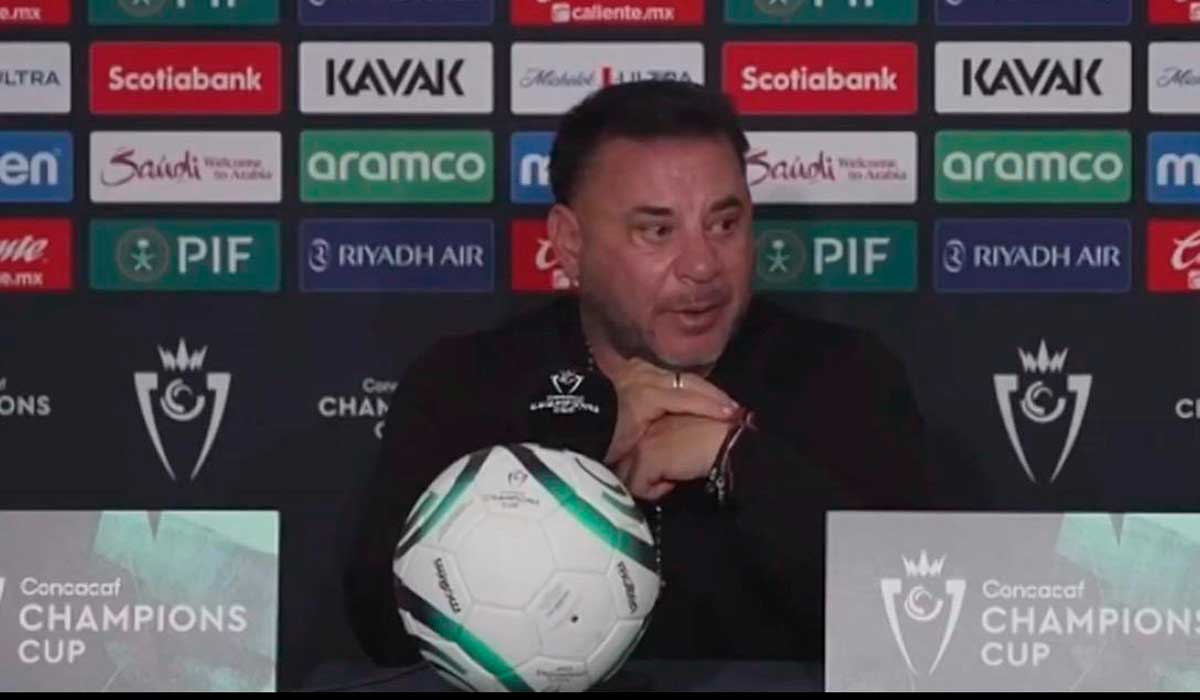 Antonio Mohamed en conferencia de prensa después de la derrota con LAFC en la Concachampions.
