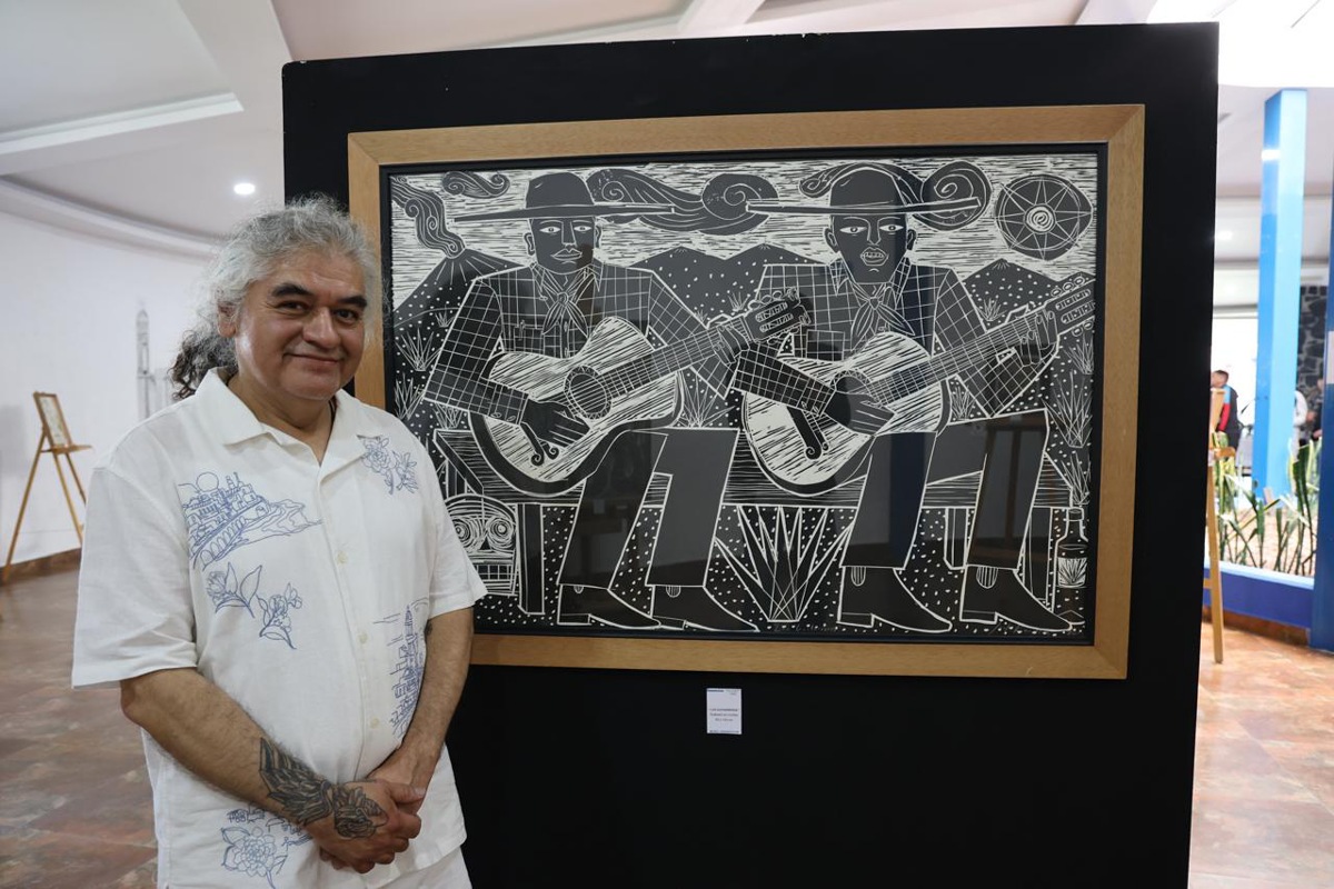 Huixquilucan inaugura exposición “Tinta y Memoria” del artista Joel Rendón