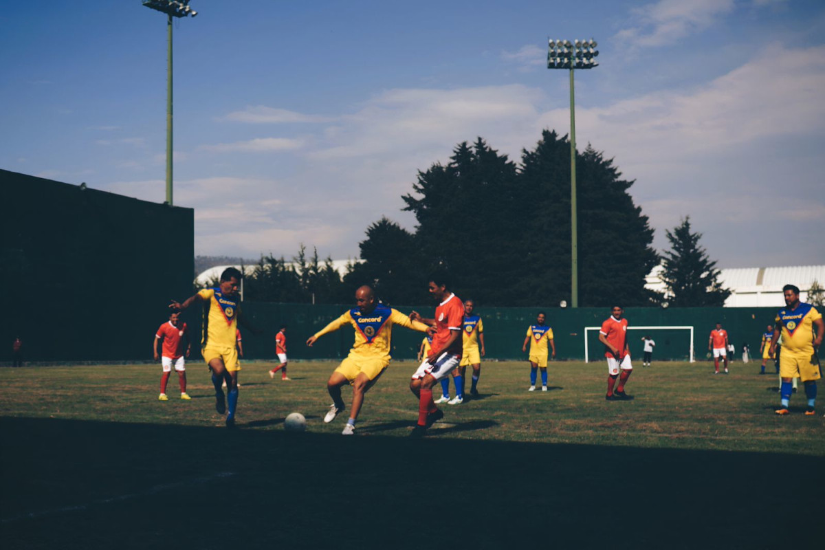 Leyendas de Toluca vencen al América en partido amistoso lleno de nostalgia