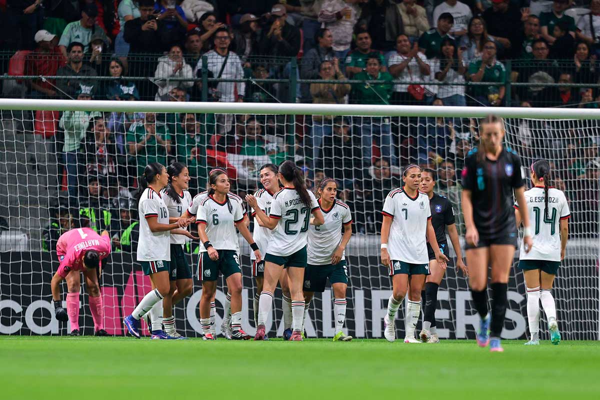 La Selección Mexicana Femenil en partido contra Puerto Rico en el Campeonato Concacaf W.