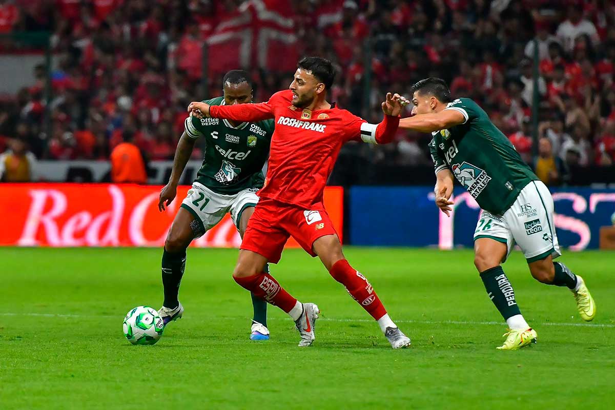 Toluca golea a León 4-1.