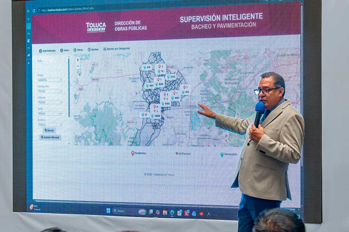 Conferencia mañanera del ayuntamiento de Toluca, Ricardo Moreno en la foto.